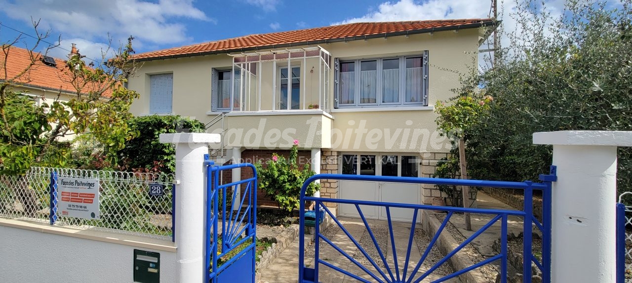 Façades Poitevines sur façade de maison rénovée avec enduit clair