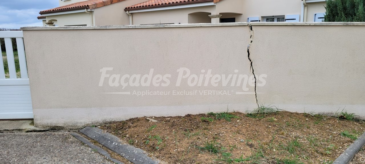 Mur de clôture fissuré, expertise Façades Poitevines