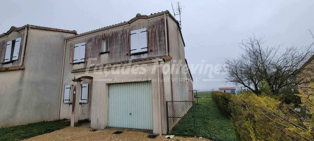 Façades Poitevines : façade de maison encrassée avant nettoyage