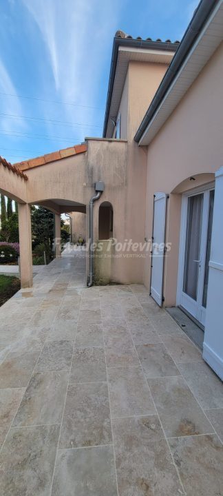 Ravalement de façade de maison par Façades Poitevines