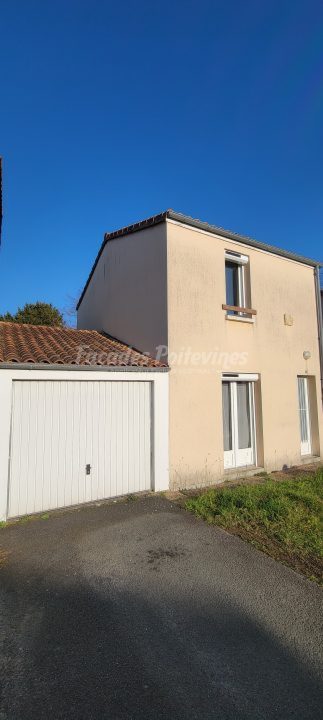 Maison individuelle avec garage attenant, rénovation Façades Poitevines