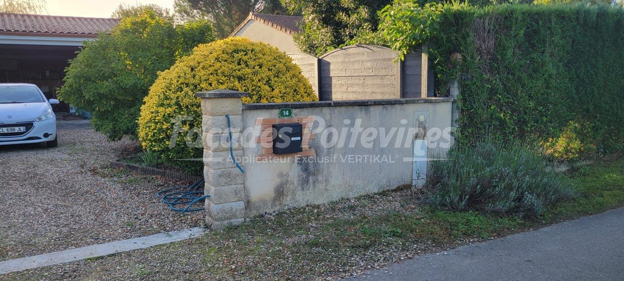 Muret de clôture avec boîte aux lettres, rénovation Façades Poitevines