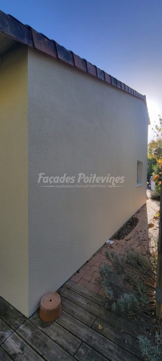 Façades Poitevines, façade de maison enduite beige rénovée