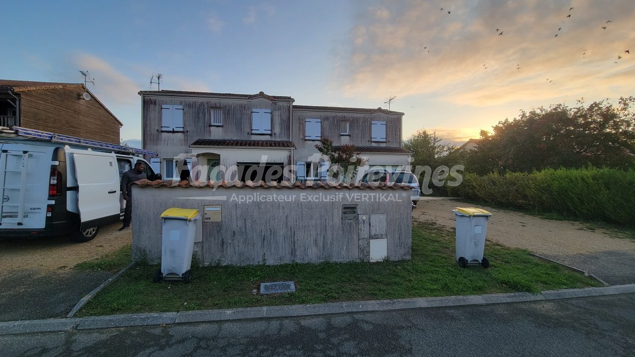 Façades Poitevines sur maison avec façade encrassée avant nettoyage