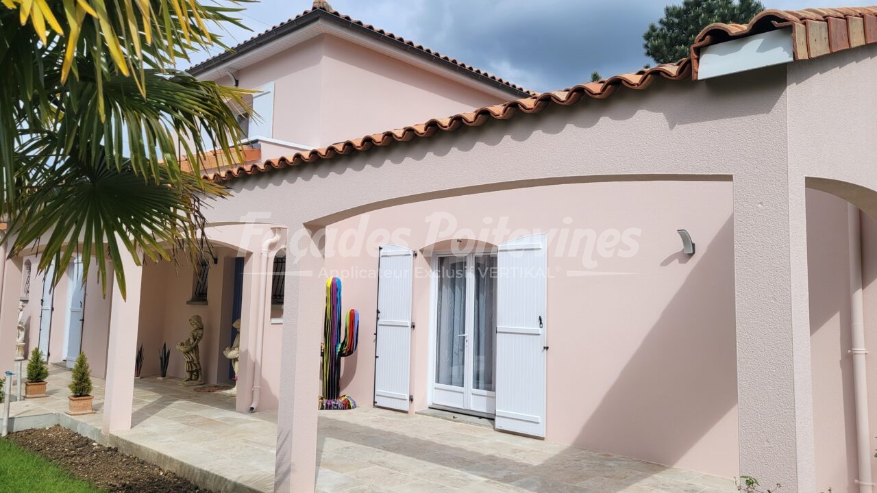 Maison rose avec portes fenêtres, Façades Poitevines